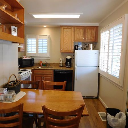 Pine Acres Lodge Pacific Grove Exteriör bild