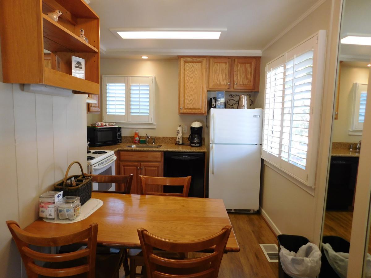 Pine Acres Lodge Pacific Grove Exteriör bild