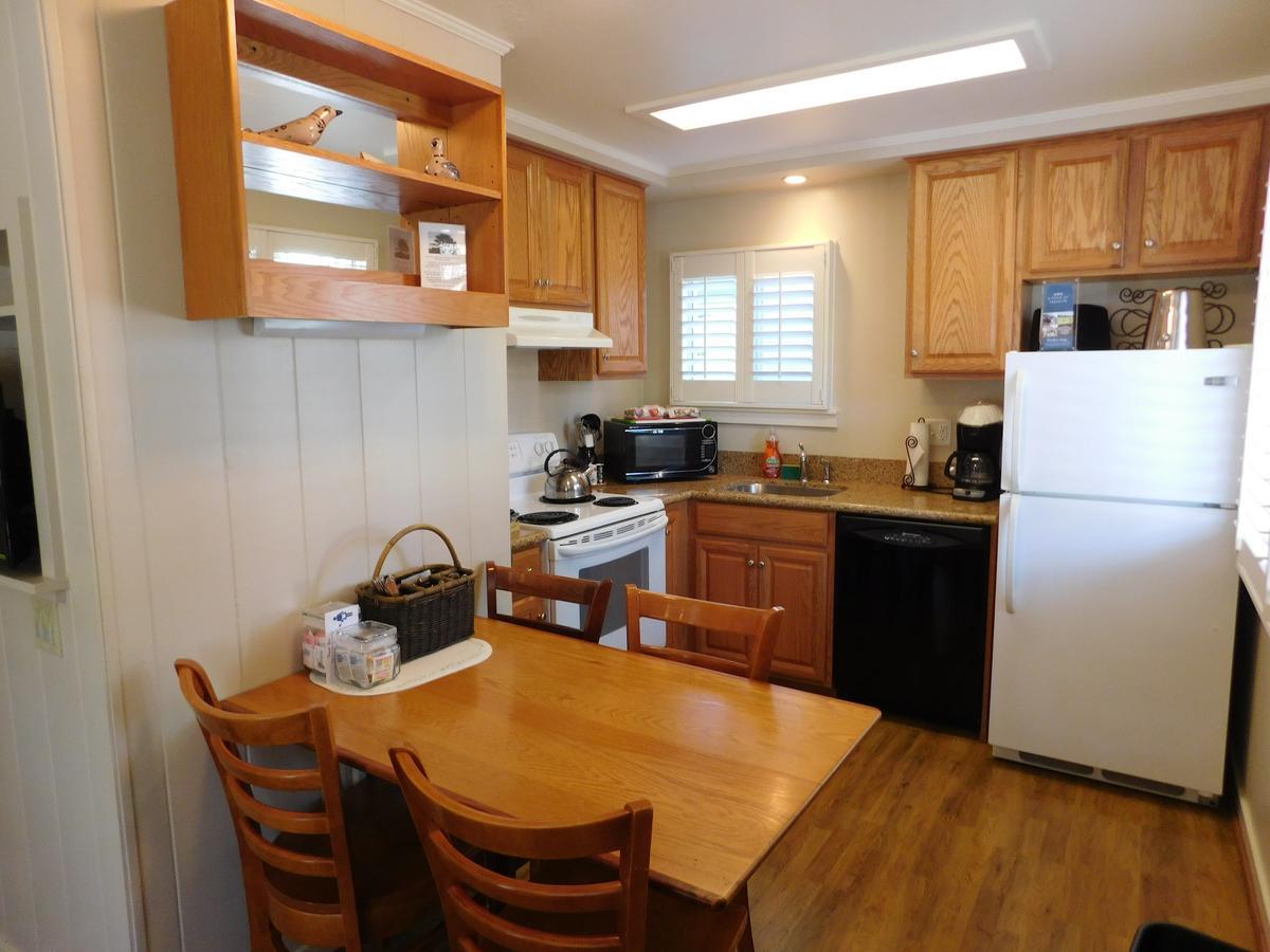 Pine Acres Lodge Pacific Grove Exteriör bild
